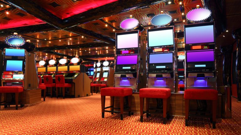 Zitro has installed its new Double Link and Wheel of Legends multi-game, part of its GLARE collection, to the Casino Colón.