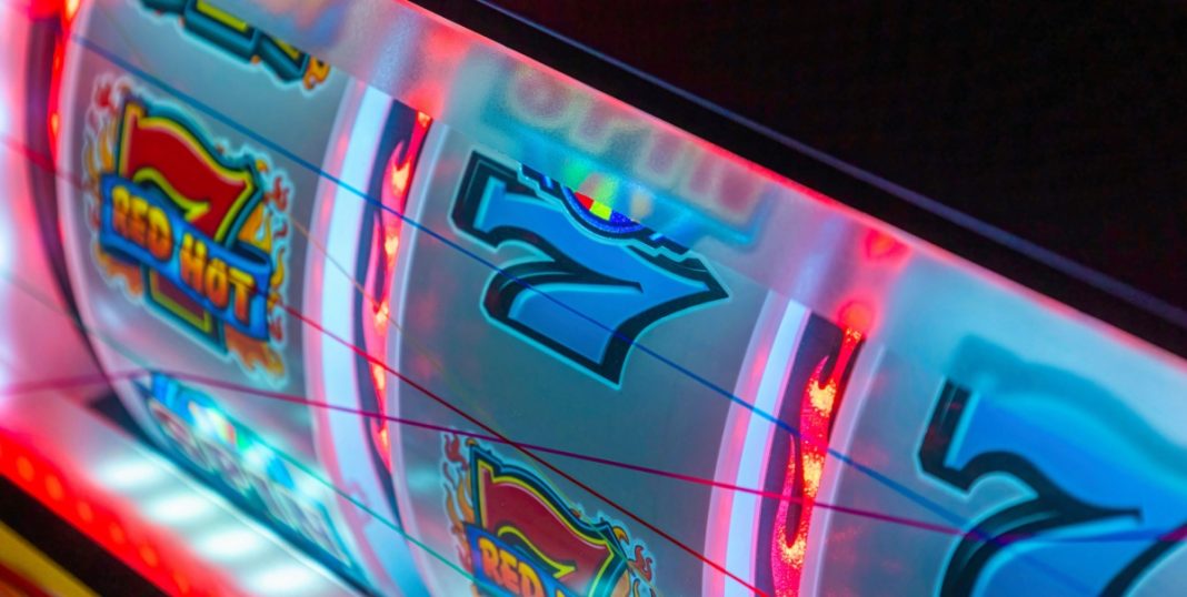 Imagem de slot machine para falar da parceria entre inplaySoft e PopOK Gaming