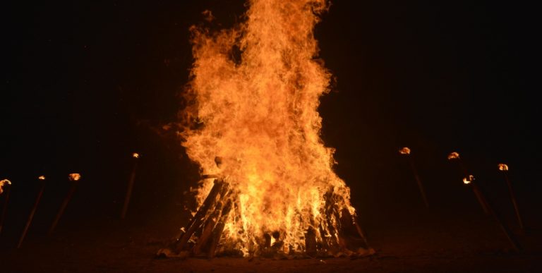 Fogueira similar ao logo da Blaze