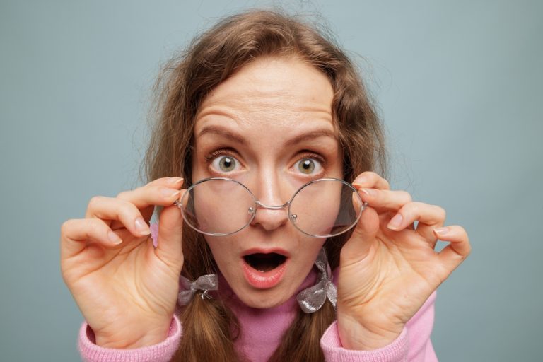 mulher com ar de surpresa