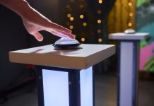 CreedRoomz: How game shows can revolutionise live casino Person pressing buzzer