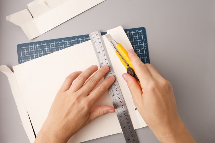 relax Gaming Knife cuts through paper
