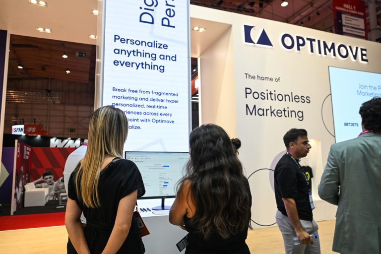 Optimove stand